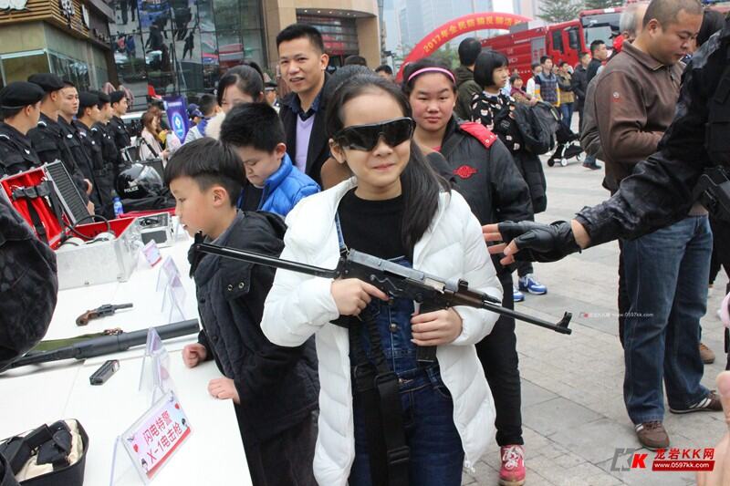 罗公安警营开放日 蜀黍们亲身教你防骗反骗! -