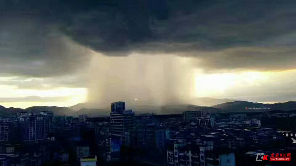连城天空惊现大窟窿,一大团"天水"漏哪了?