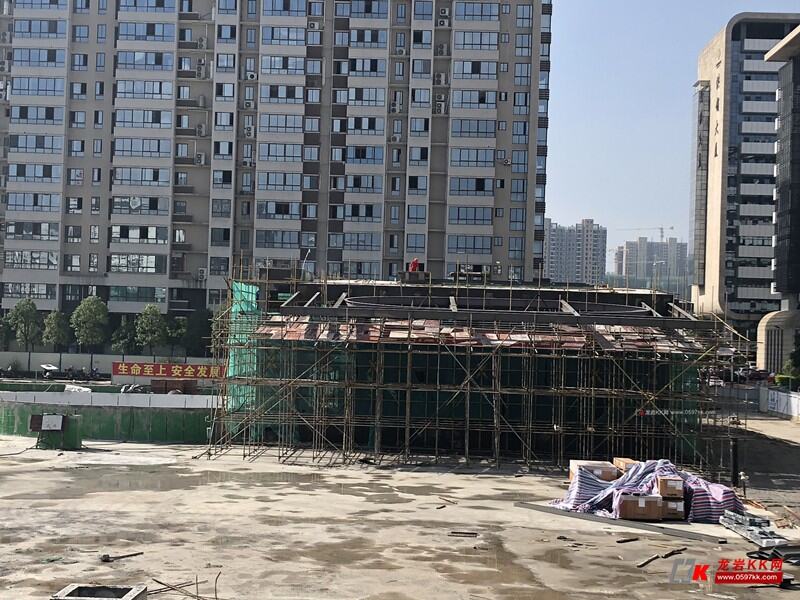 商务版块停车场:地面管理设备用房等工程的施