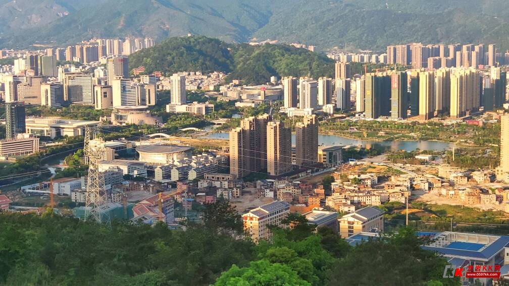 大锦山看岩城 - 龙岩热点 - 龙岩kk网 - powered by