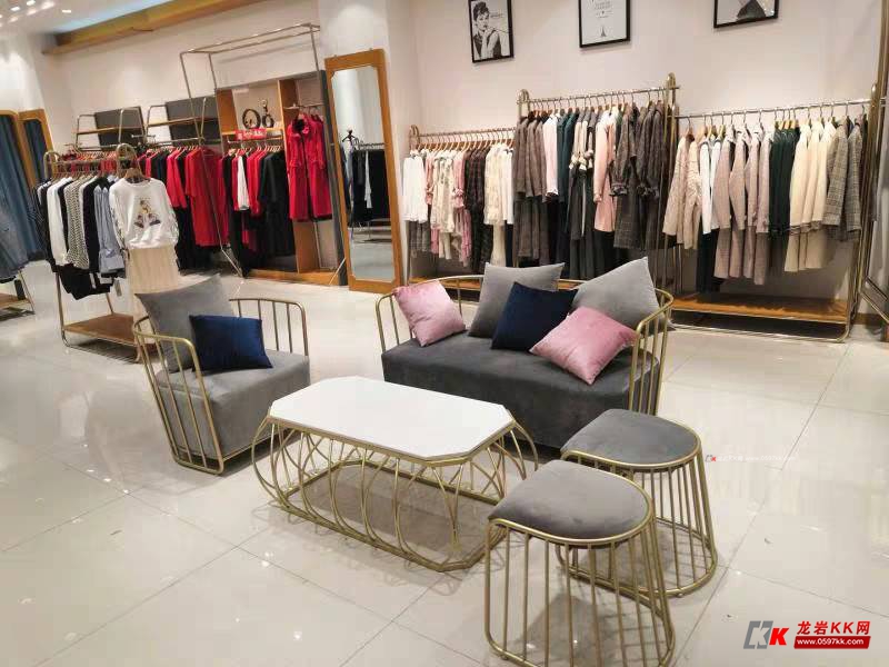 服装店休息区沙发