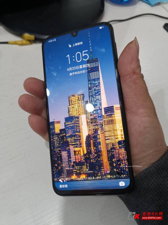 [手机通信] 出台华为nove5pro