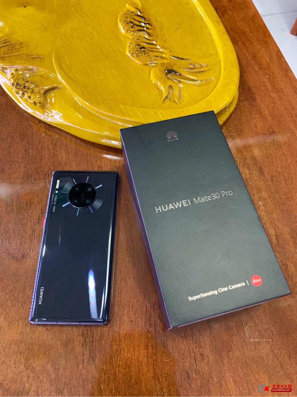 华为mate30pro屏幕图片,华为mate30pro碎屏图片 出自用华为mate30pro 8 128g 全套