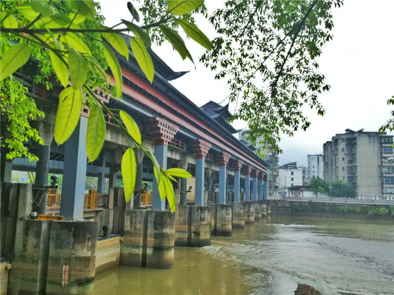 龙津河上建起来一座仿古廊桥 古色古香让人眼前一亮~ - 龙岩热点 龙岩