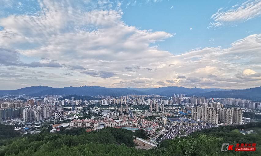 日与月,拔地而起的大景山 - 原创摄影 龙岩kk网