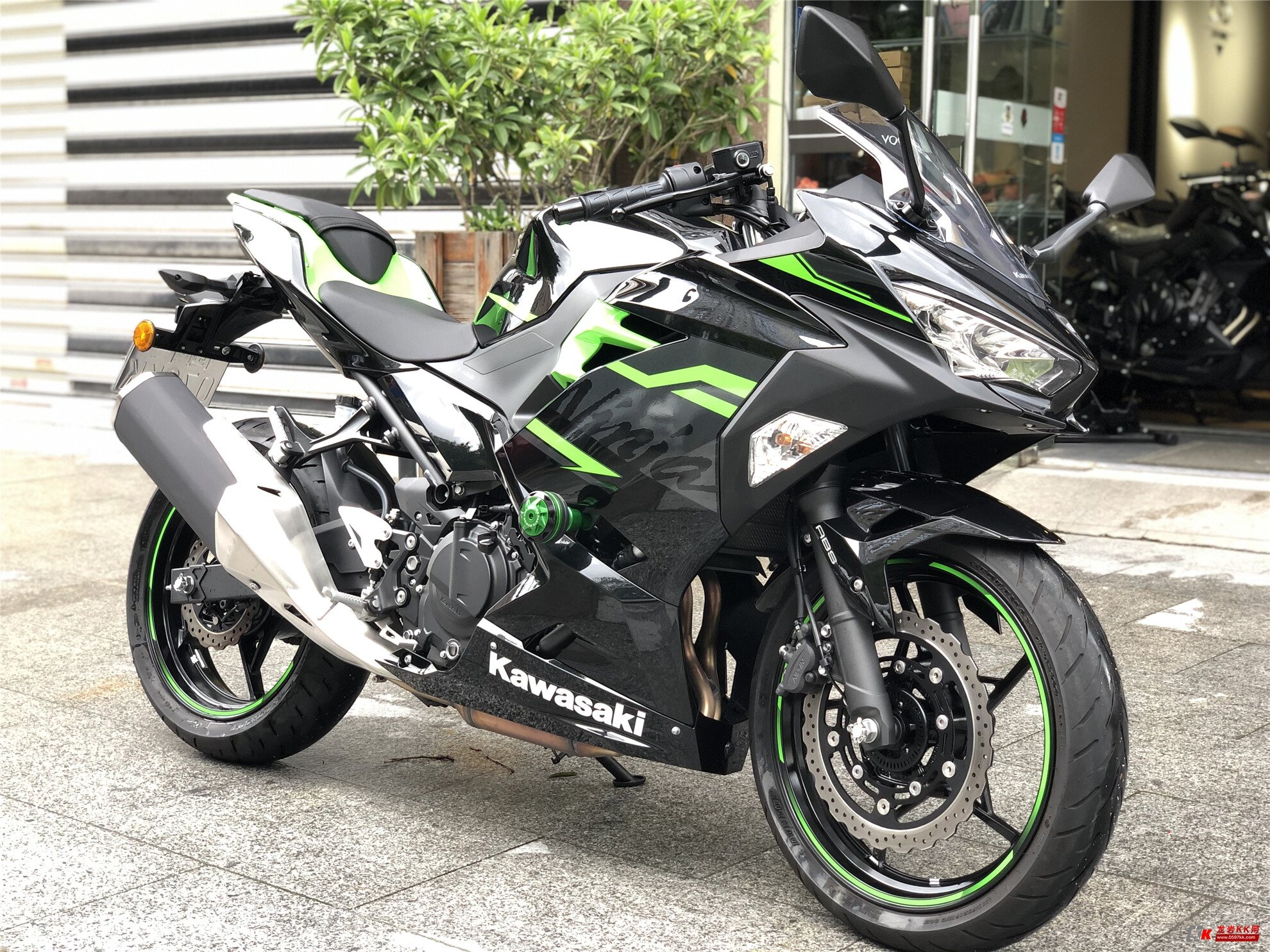 现货出售2手大贸川崎忍者400一台准新车800多公里车已售