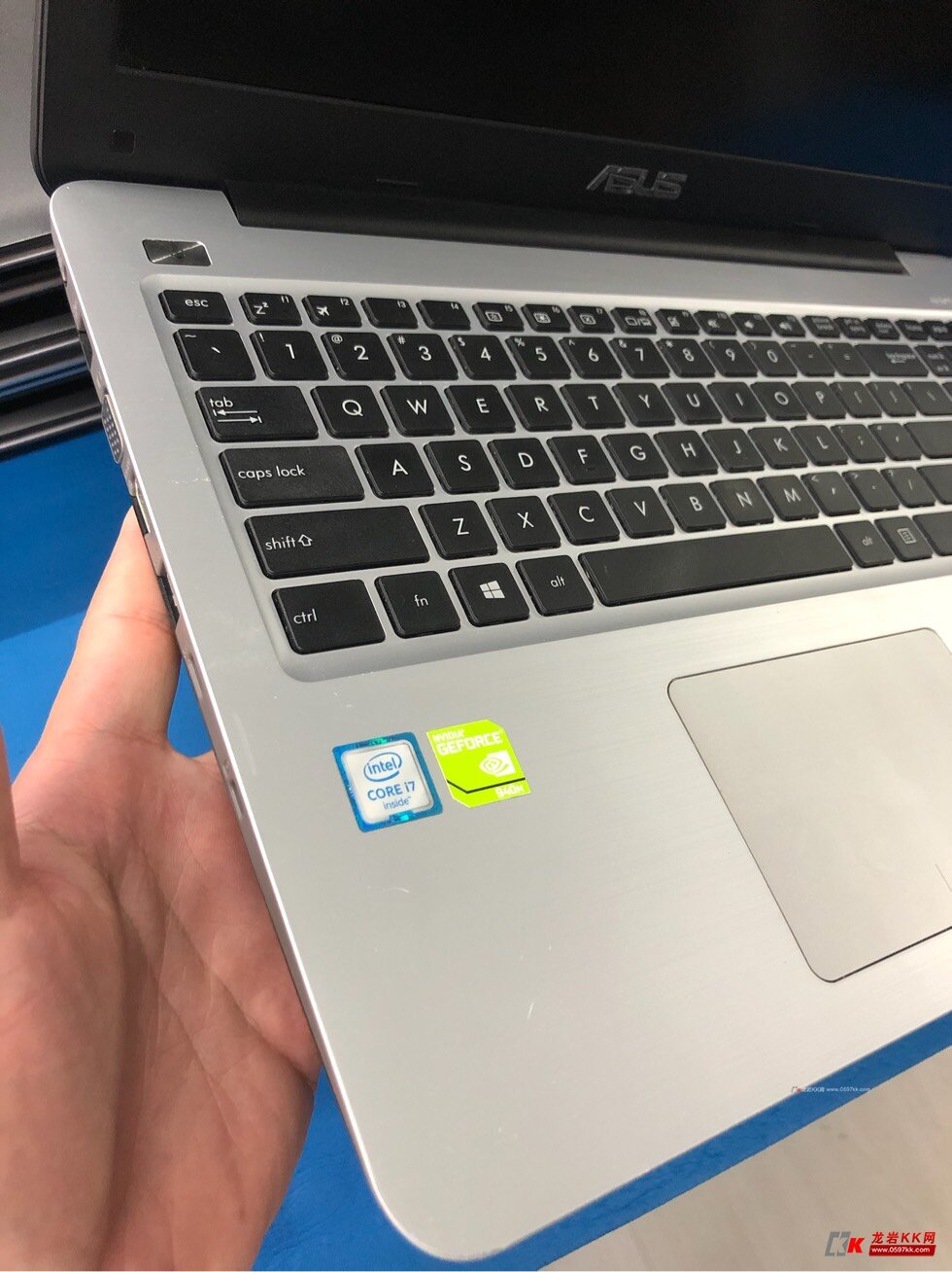 出华硕i7笔记本电脑成色好需要联系18039804812加微信有报价