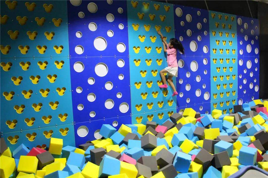 499元起抢大型蹦床主题乐园齐鹏蹦床大人小孩都可玩给你一个释放天性