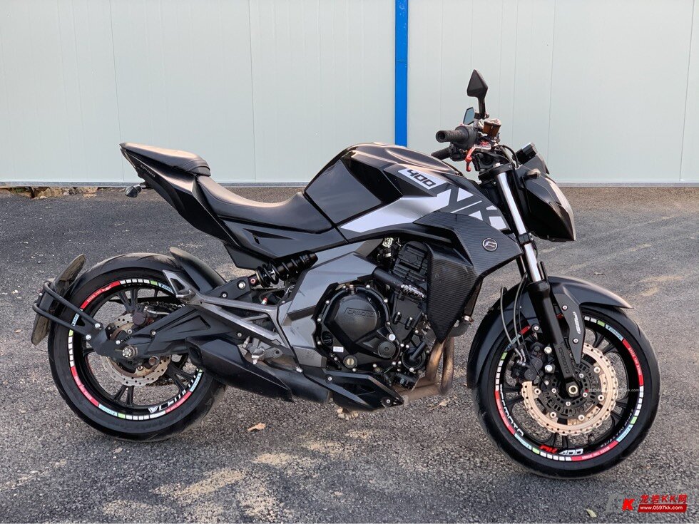 春风nk400街道型摩托