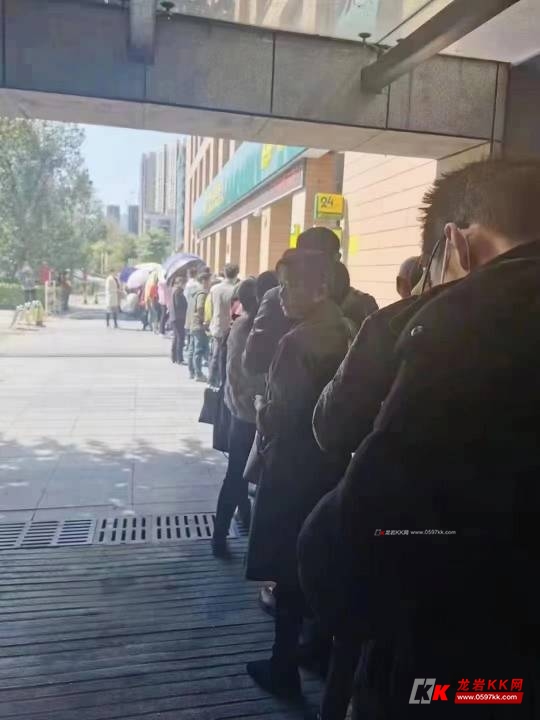 （各大银行，打征信）都要排队