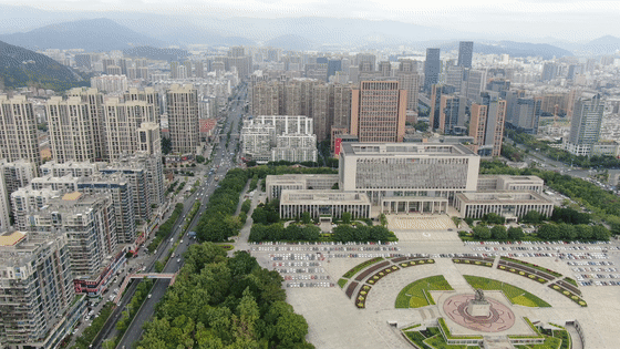 龙岩中心城区楼顶广告牌全面下架共拆除321处楼顶广告