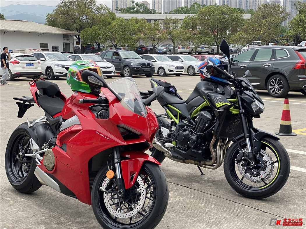 全新川崎z900 杜卡迪v4挂牌上户中