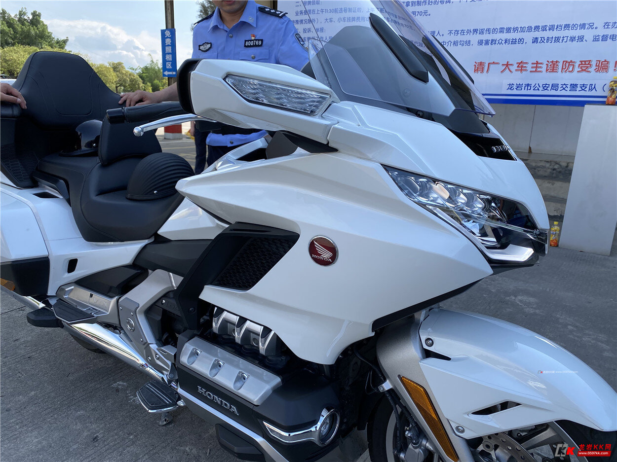 龙岩首台大贸新款金翼gl1800顺利到货!