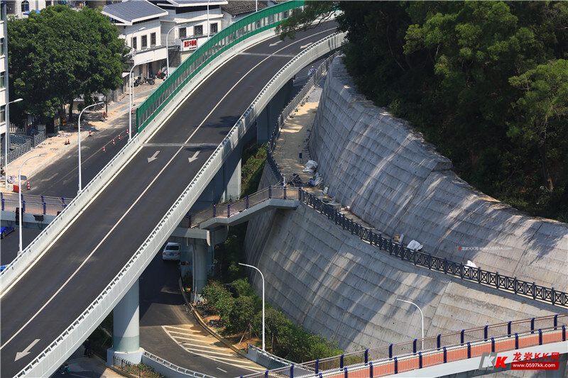 完善龙岩城市慢行系统罗桥节点这处人行天桥进入尾声
