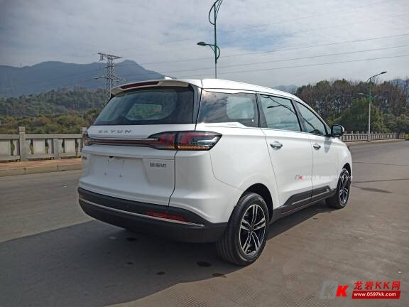 大运远志m1纯电大7座商务车地址东宫下东兴路211号志程宏业店电话