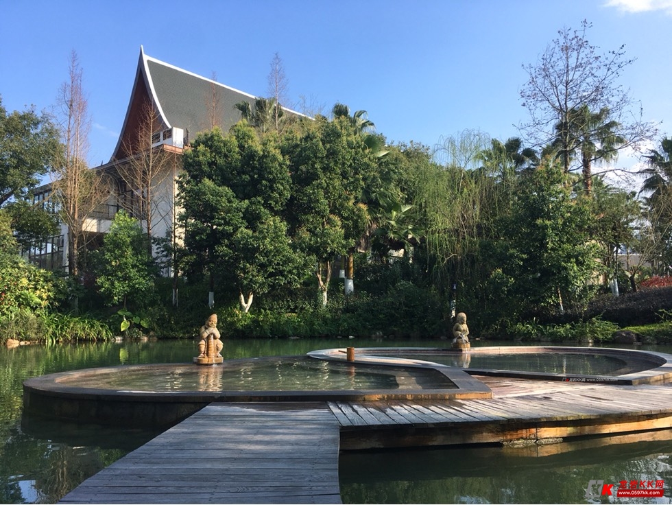 泰国风情新泉萨瓦迪卡温泉度假村