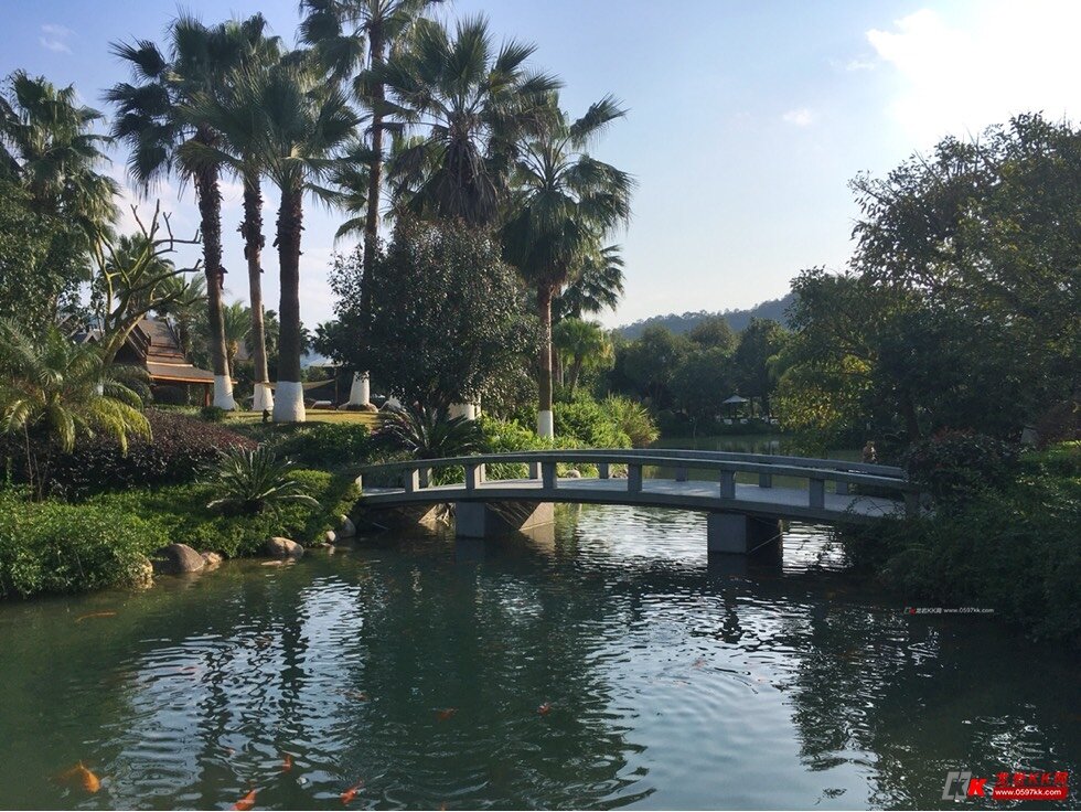 泰国风情新泉萨瓦迪卡温泉度假村