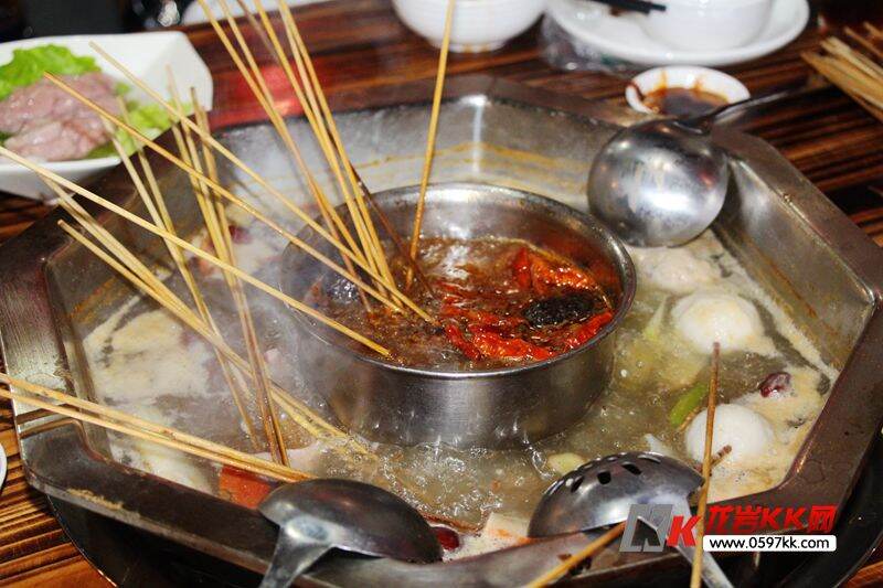 小编探店:四川高个子麻辣烫