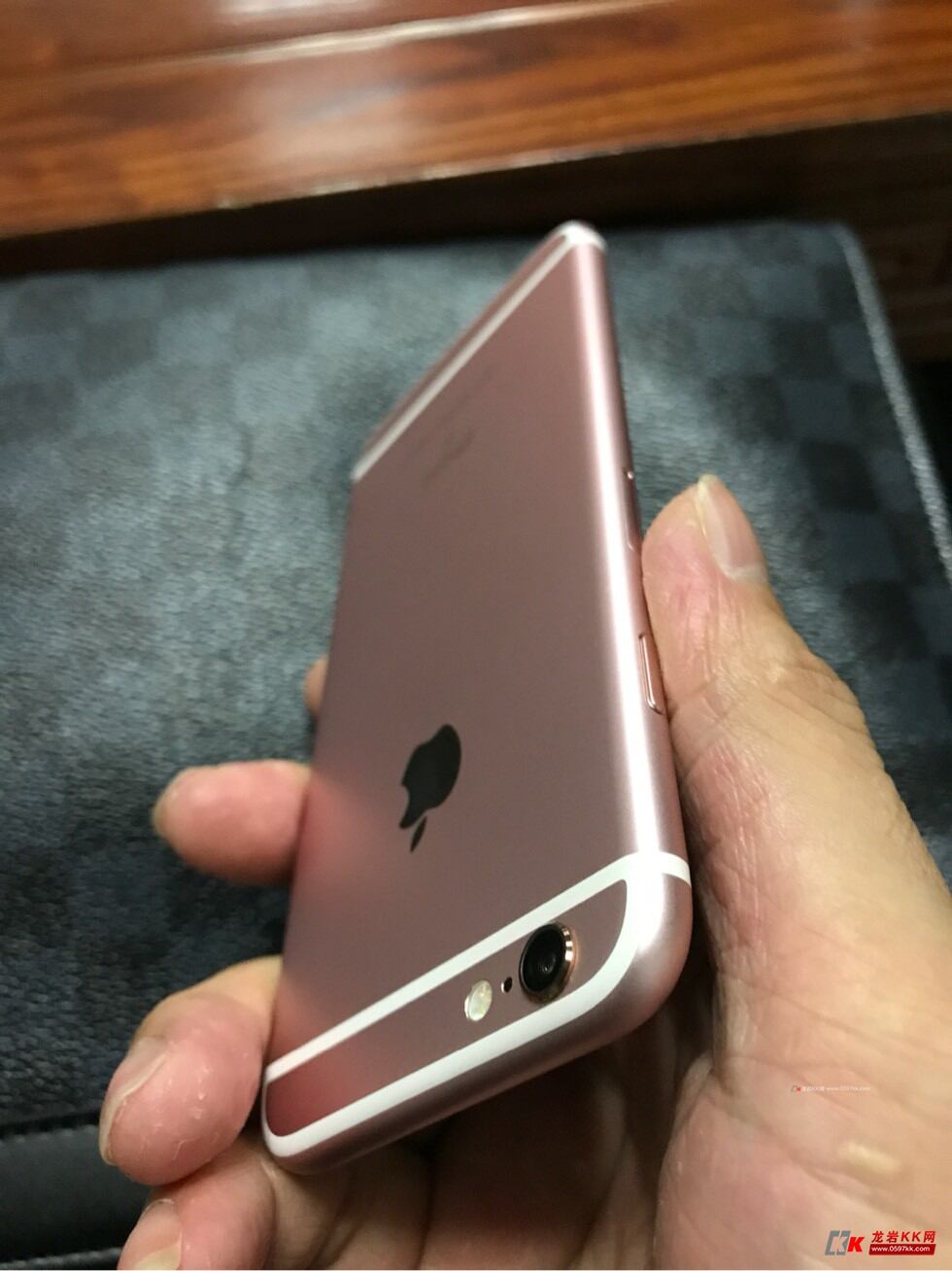 自用一手美版iphone6s 玫瑰金 9.9新保护很好!18063772335