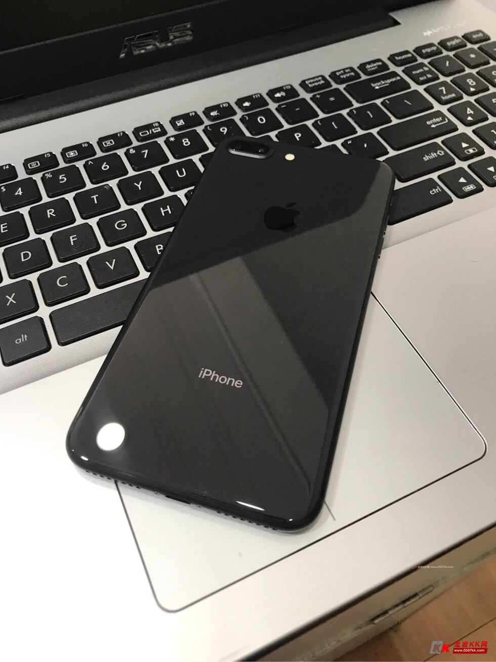 美版三网近期激活iphone8plus,256g,充电次数22次,完美机身,秒杀价