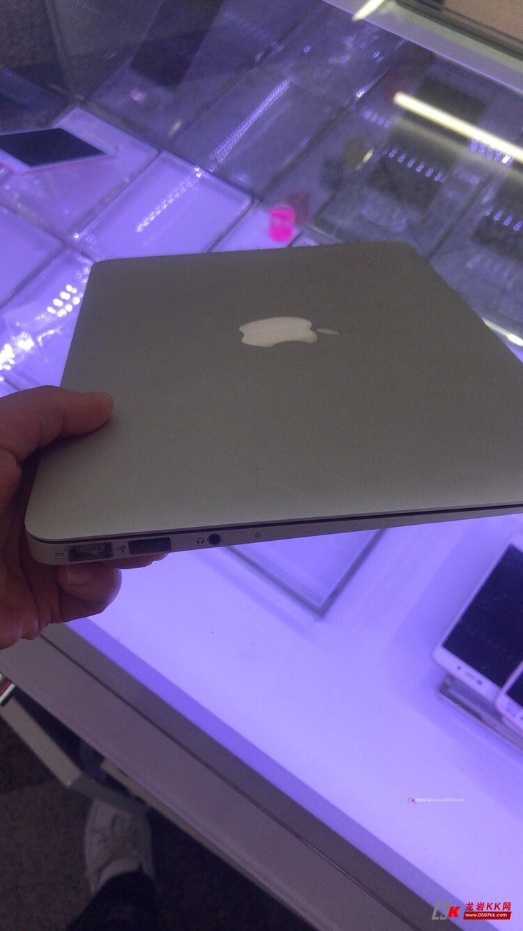 出苹果笔记本11寸