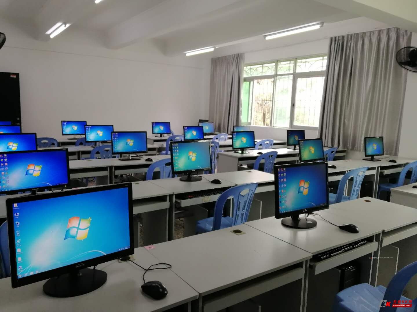 电脑室2.1.jpg